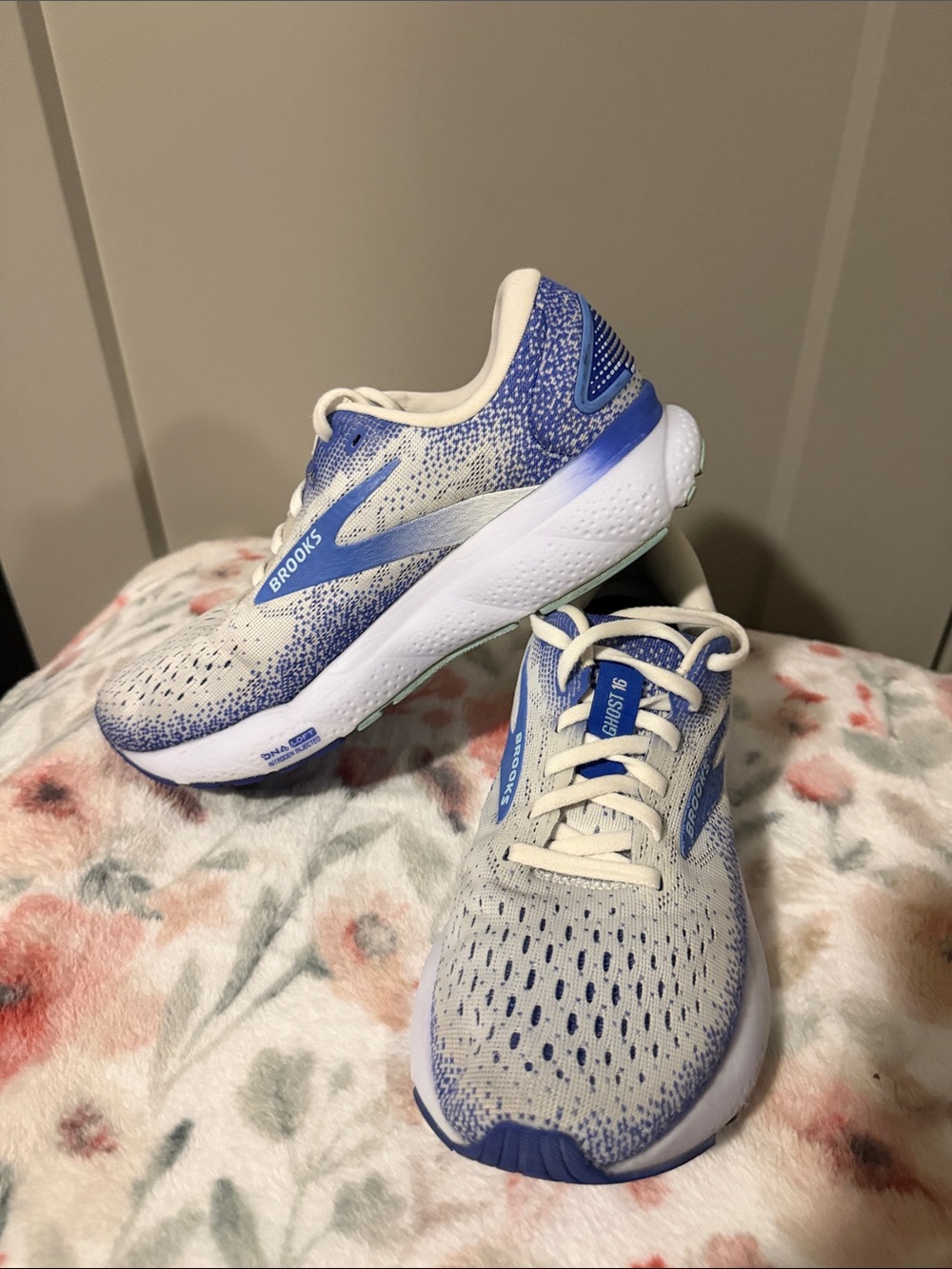 Brooks Women's White and Blue Running Sneakers